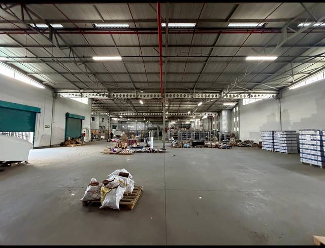 3,300M² WAREHOUSE TO LET IN HALFWAY HOUSE